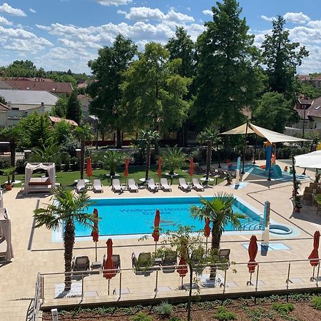 Wellness Hotel Гюла Екстериор снимка