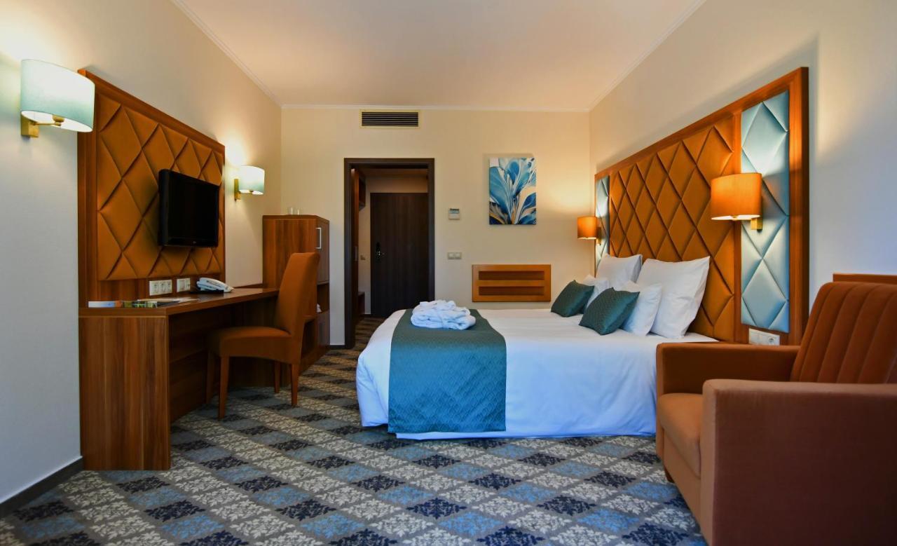 Wellness Hotel Гюла Екстериор снимка