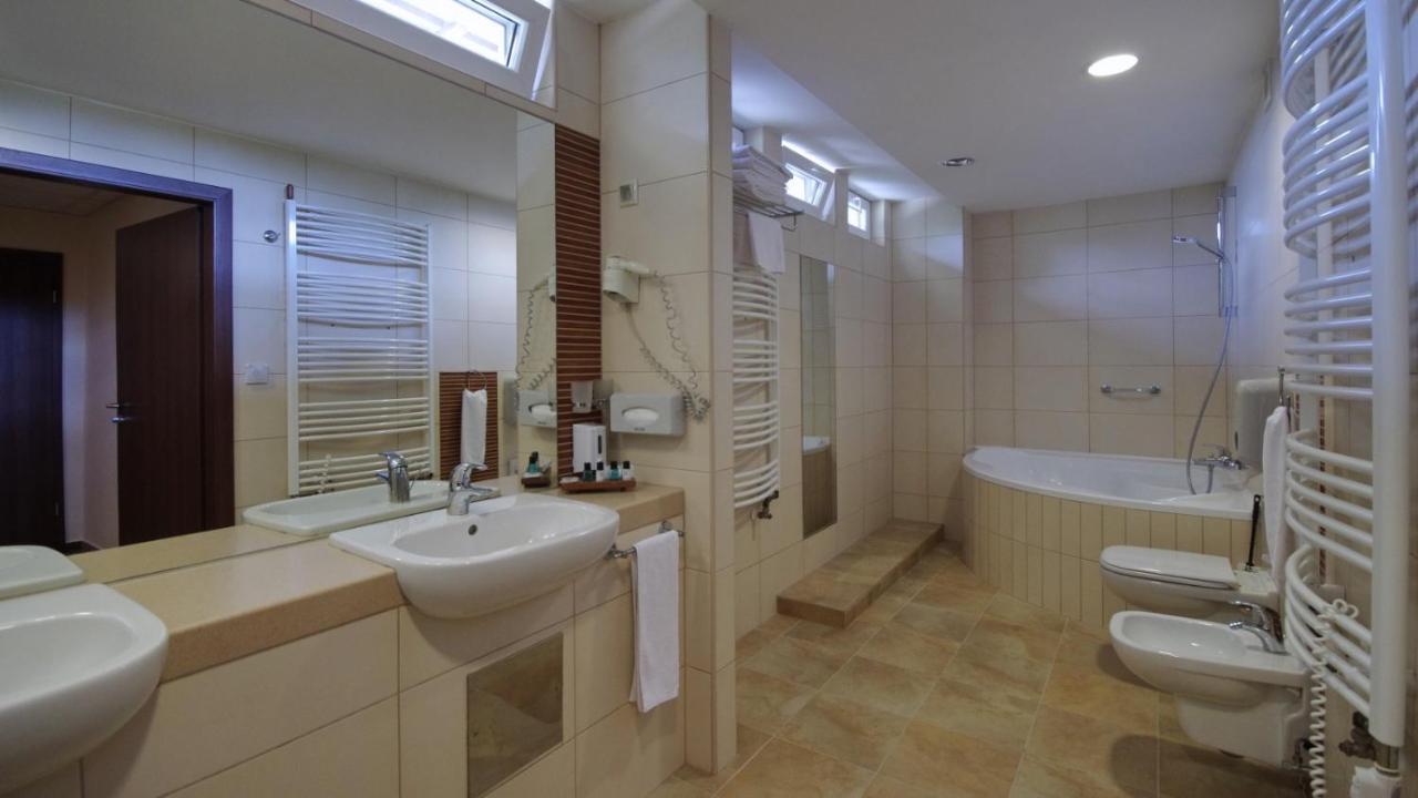 Wellness Hotel Гюла Екстериор снимка