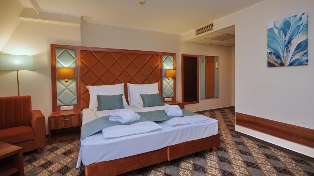 Wellness Hotel Гюла Екстериор снимка
