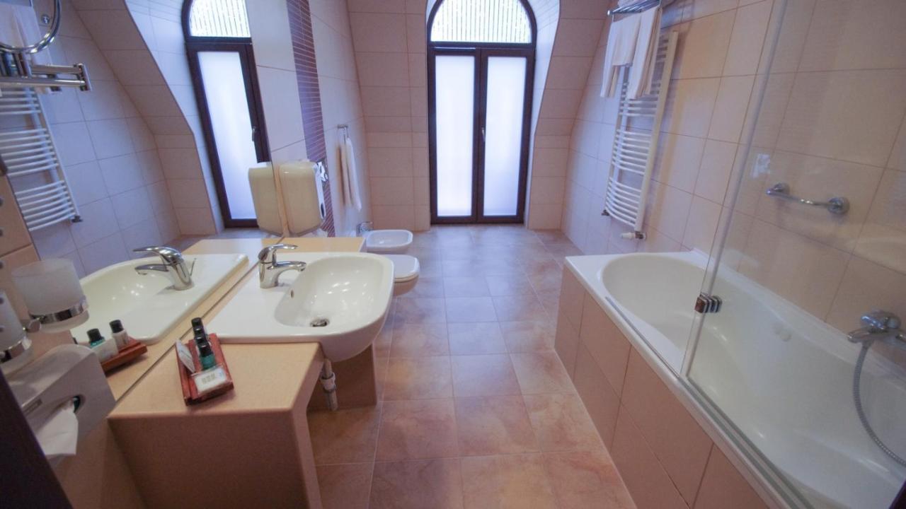 Wellness Hotel Гюла Екстериор снимка