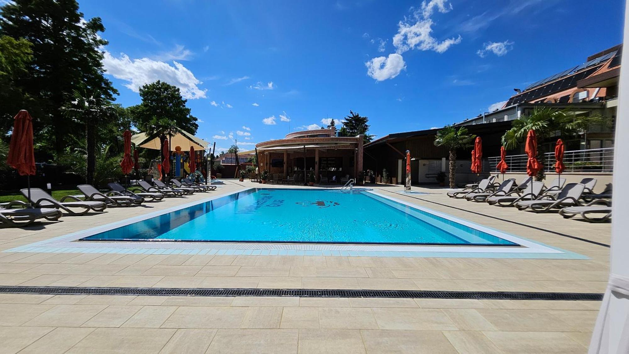 Wellness Hotel Гюла Екстериор снимка