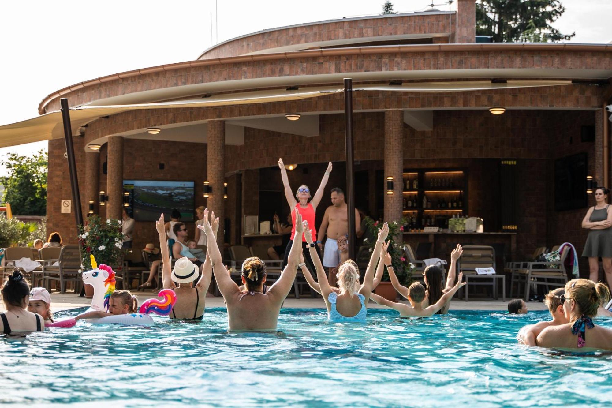 Wellness Hotel Гюла Екстериор снимка