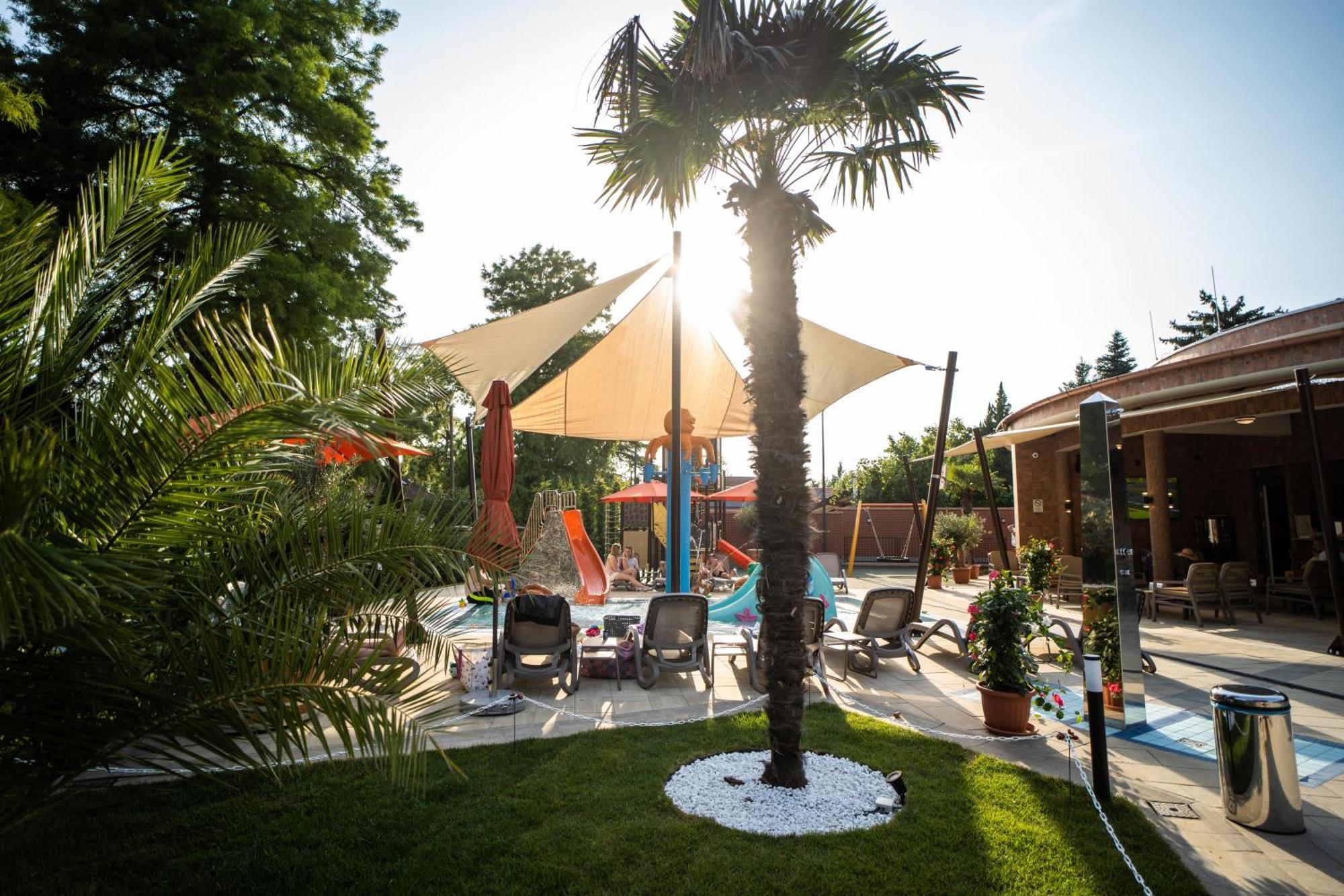 Wellness Hotel Гюла Екстериор снимка