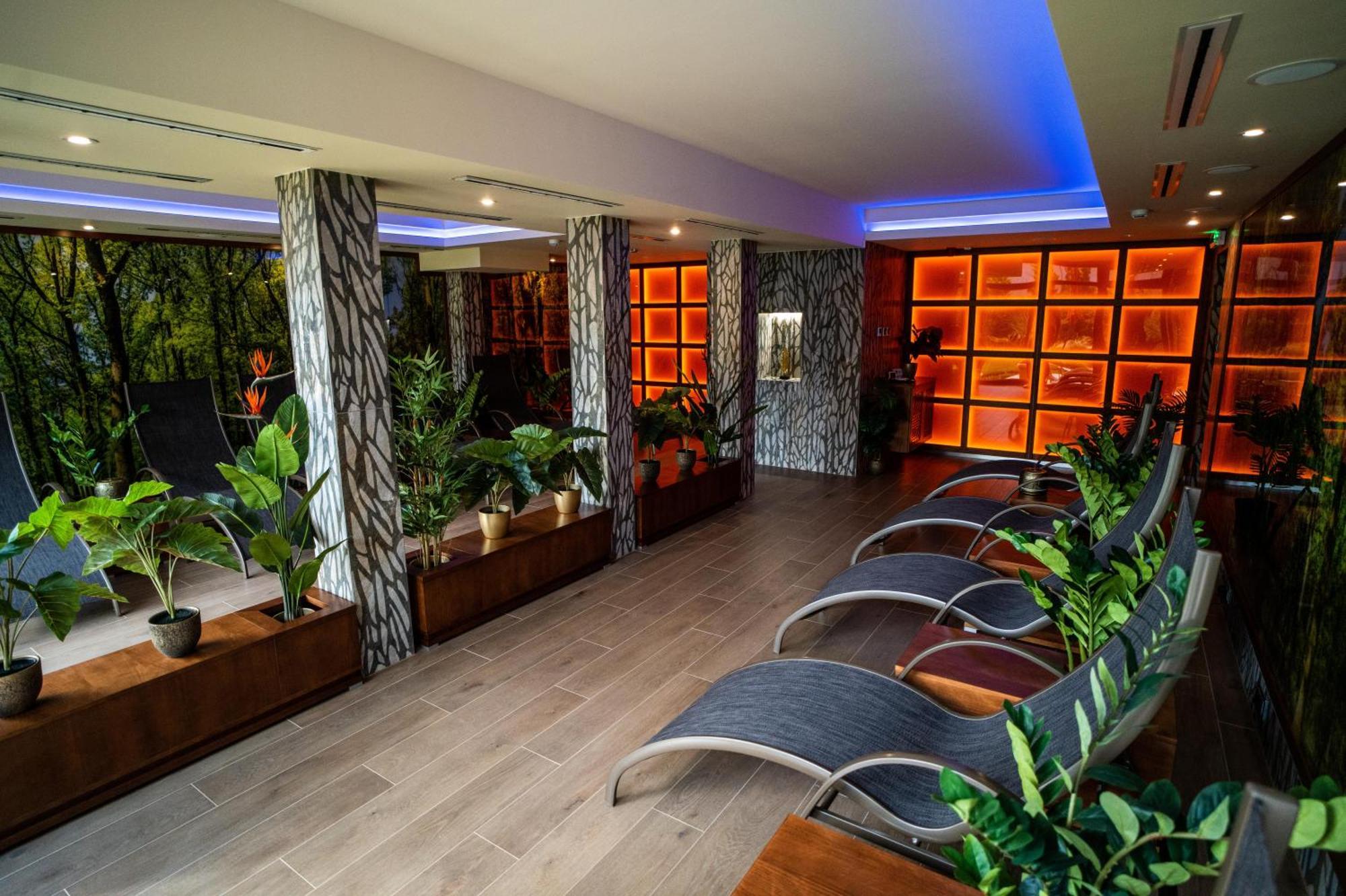 Wellness Hotel Гюла Екстериор снимка