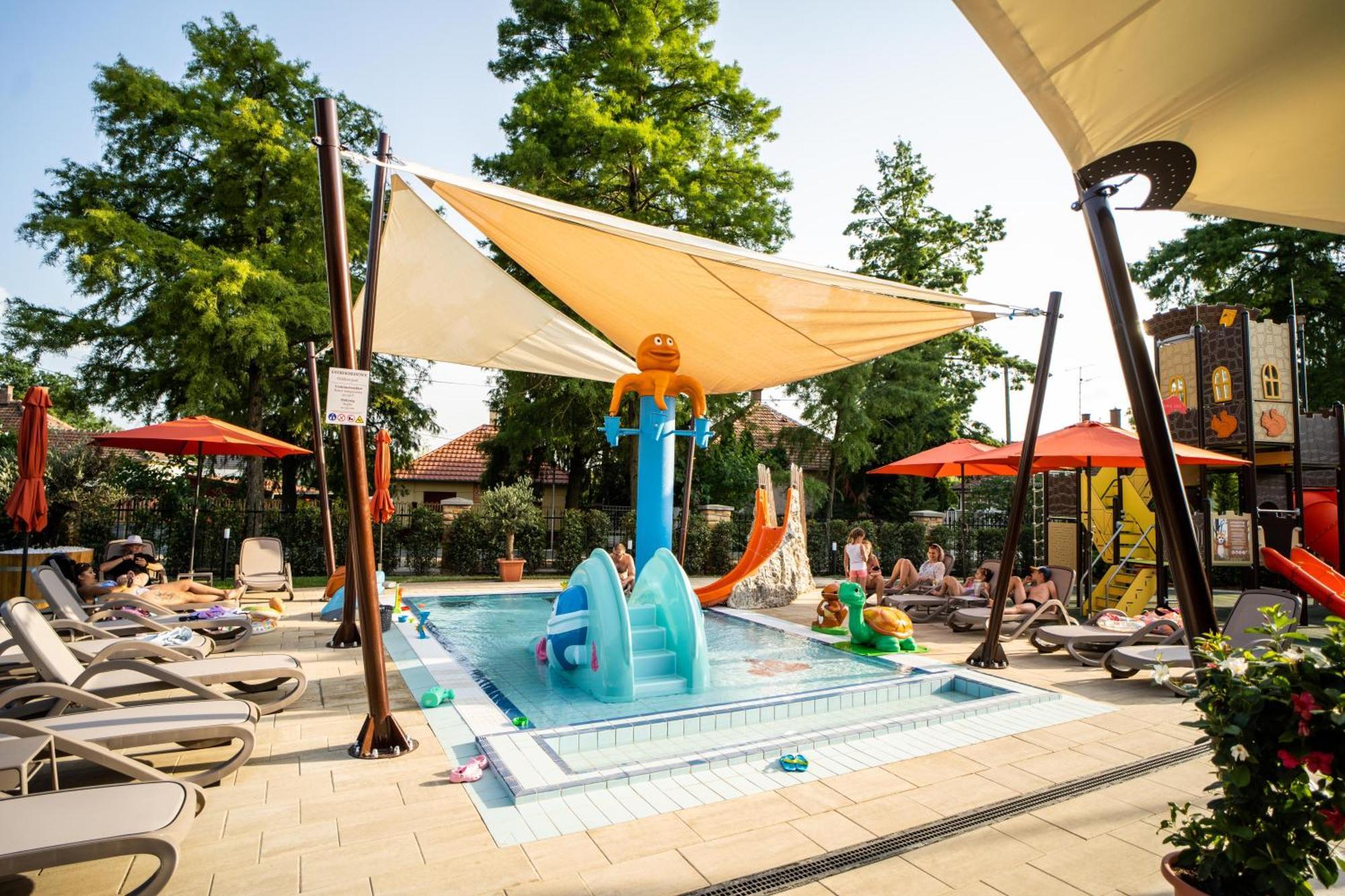 Wellness Hotel Гюла Екстериор снимка