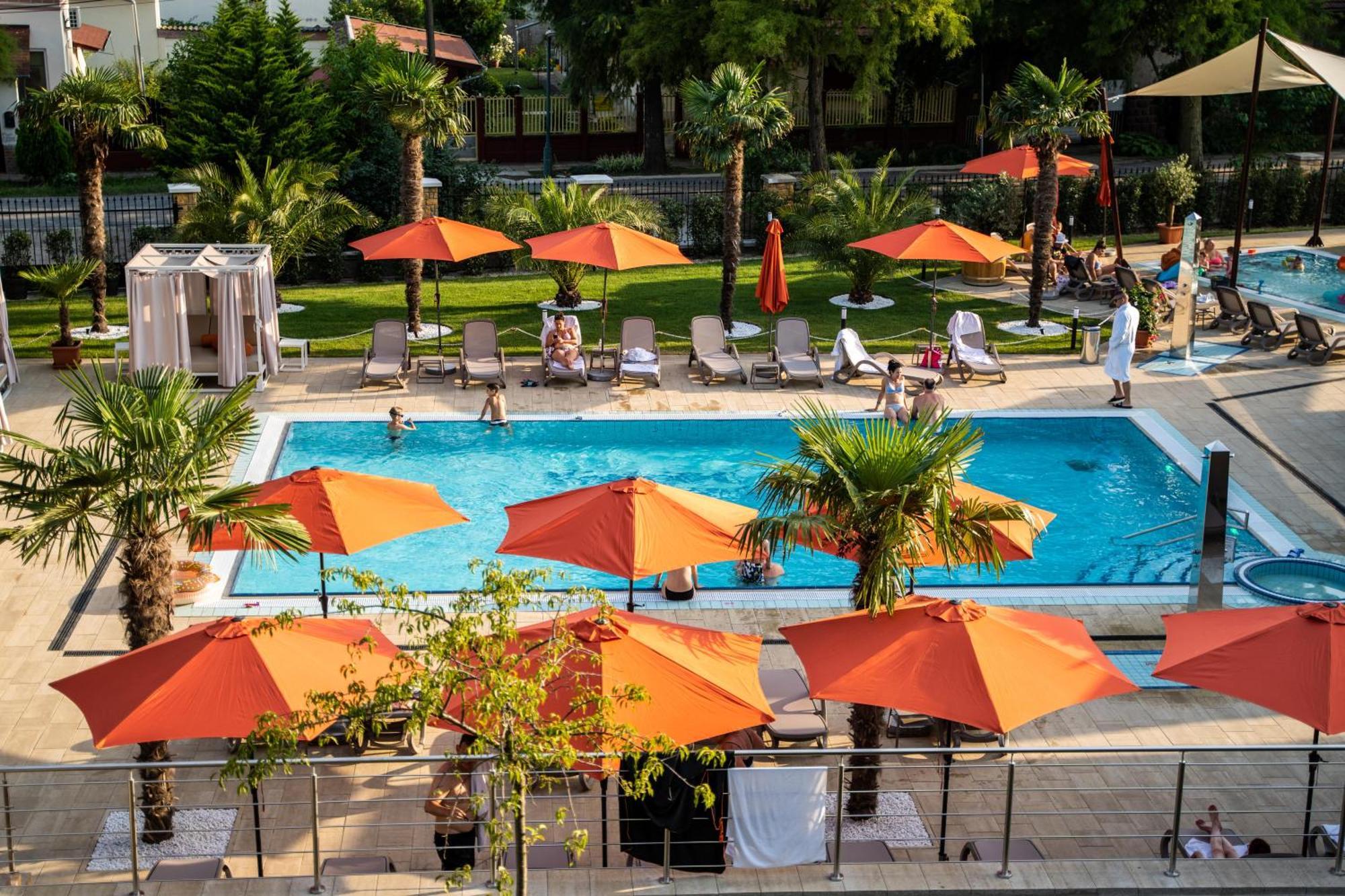 Wellness Hotel Гюла Екстериор снимка