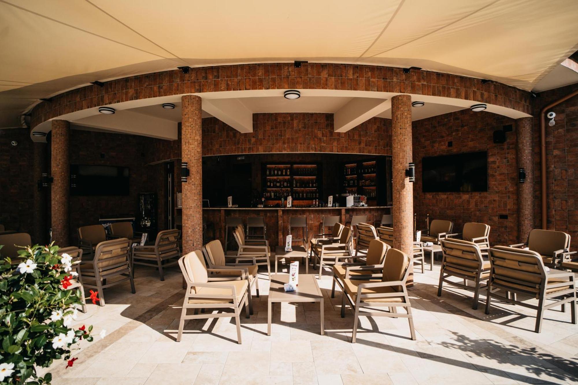 Wellness Hotel Гюла Екстериор снимка