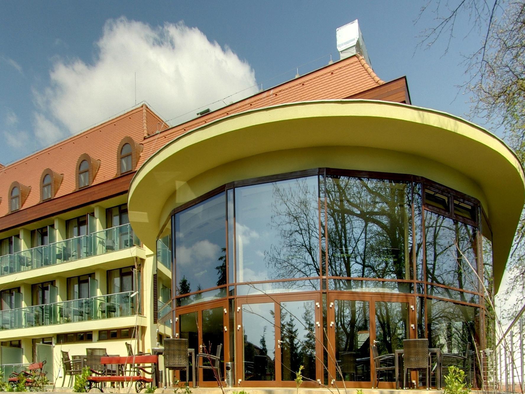Wellness Hotel Гюла Екстериор снимка