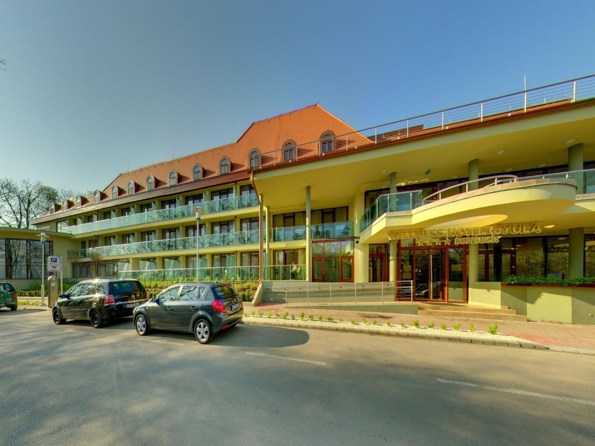 Wellness Hotel Гюла Екстериор снимка