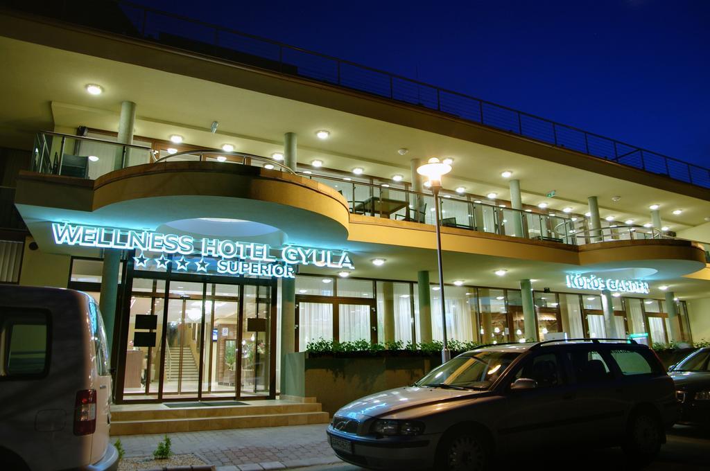 Wellness Hotel Гюла Екстериор снимка